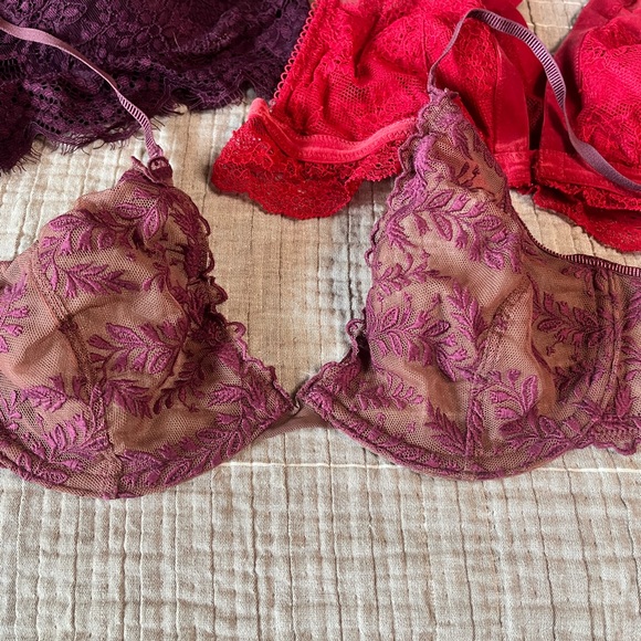 👀 🔥 Boudoir bra bundle! Lace and velvet, oh my! - Picture 4 of 9